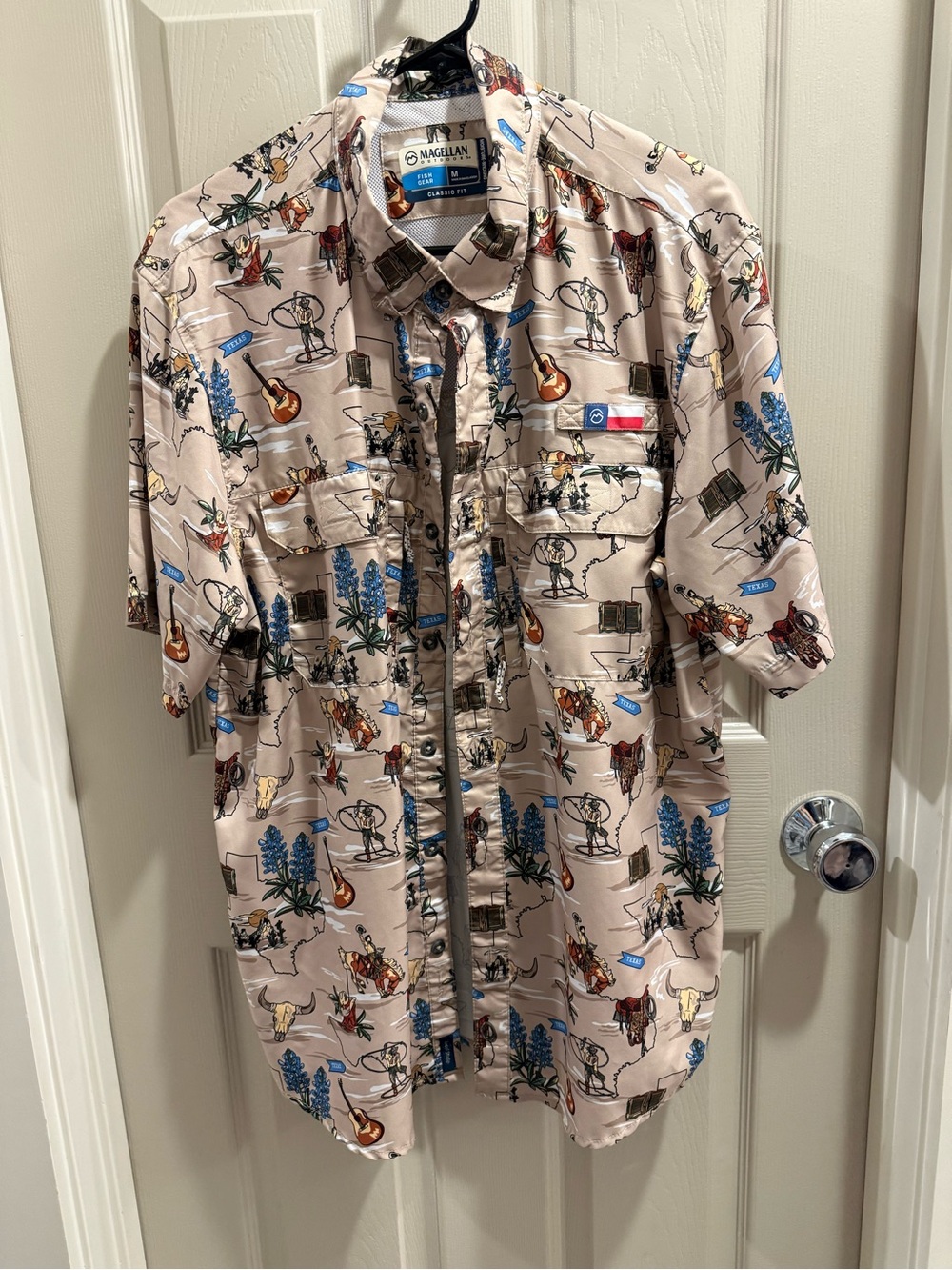 Magellan Outdoors Beige Short-Sleeve Button-Up with Outdoor Texas Print